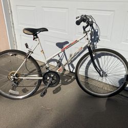 Town And Country 26 Inch 10 Speed City Touring Bicycle $60 Firm