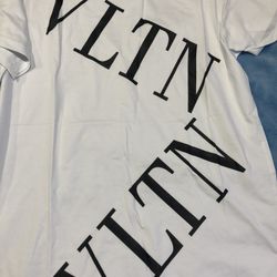 Valentino Tee.  S,m,l