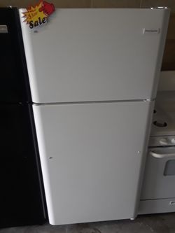 Frigidaire apartment size refrigerator
