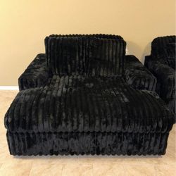 NEW LUXURIOUSLY SOFT BLACK JUMBO CHAISE