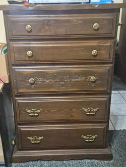 5-Drawer Wooden Dresser Chest