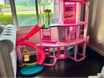 Barbie Dream House!