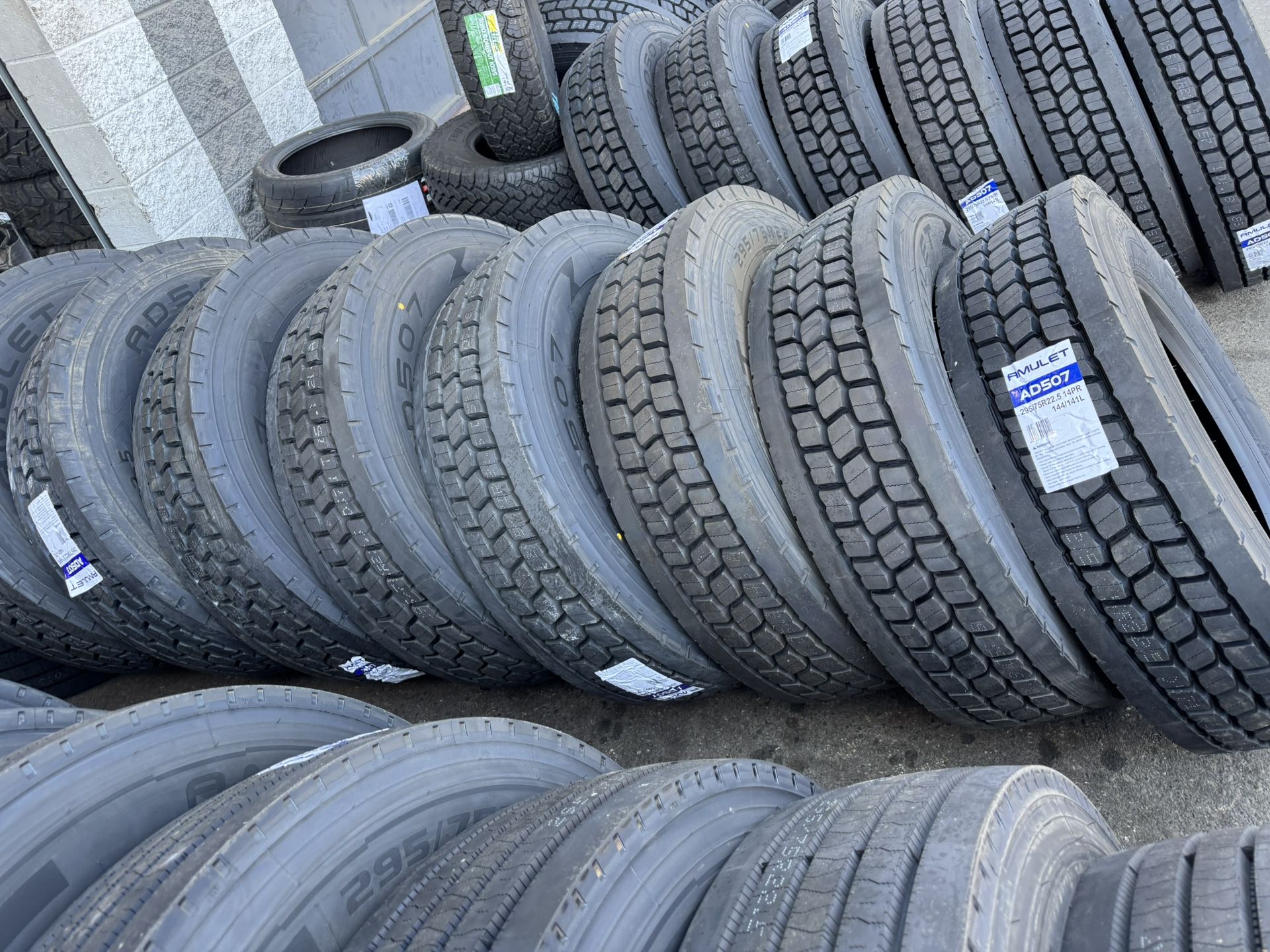 295/75R22.5 AMULET AD507 16ply WITH INSTALLATION 