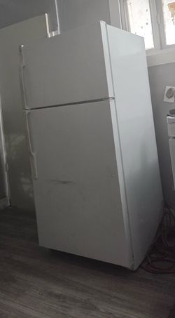 GE refrigerator white