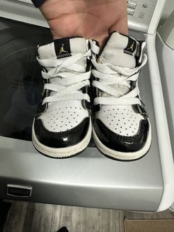 Air Jordan 1 Mid SE Metallic Gold Patent Black White Toddler 8.5