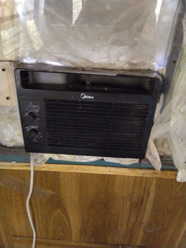 Window AC Unit 