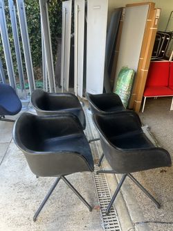 Muuto Fiber Armchair with Swivel Base