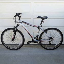 Schwinn Ranger 26" tires 21 speed Shimano derailleur front fork suspension adult commuter mountain bike