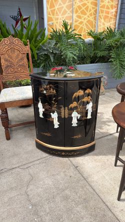 Beautiful black lacquer Asian corner table