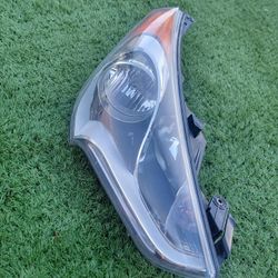 OEM-2012 - 2017 Hyundai Veloster Halogen Headlight  RH SIDE