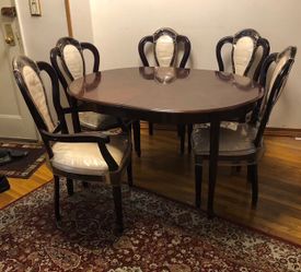 Diningroom Table &five chairs made in Italy very good condition