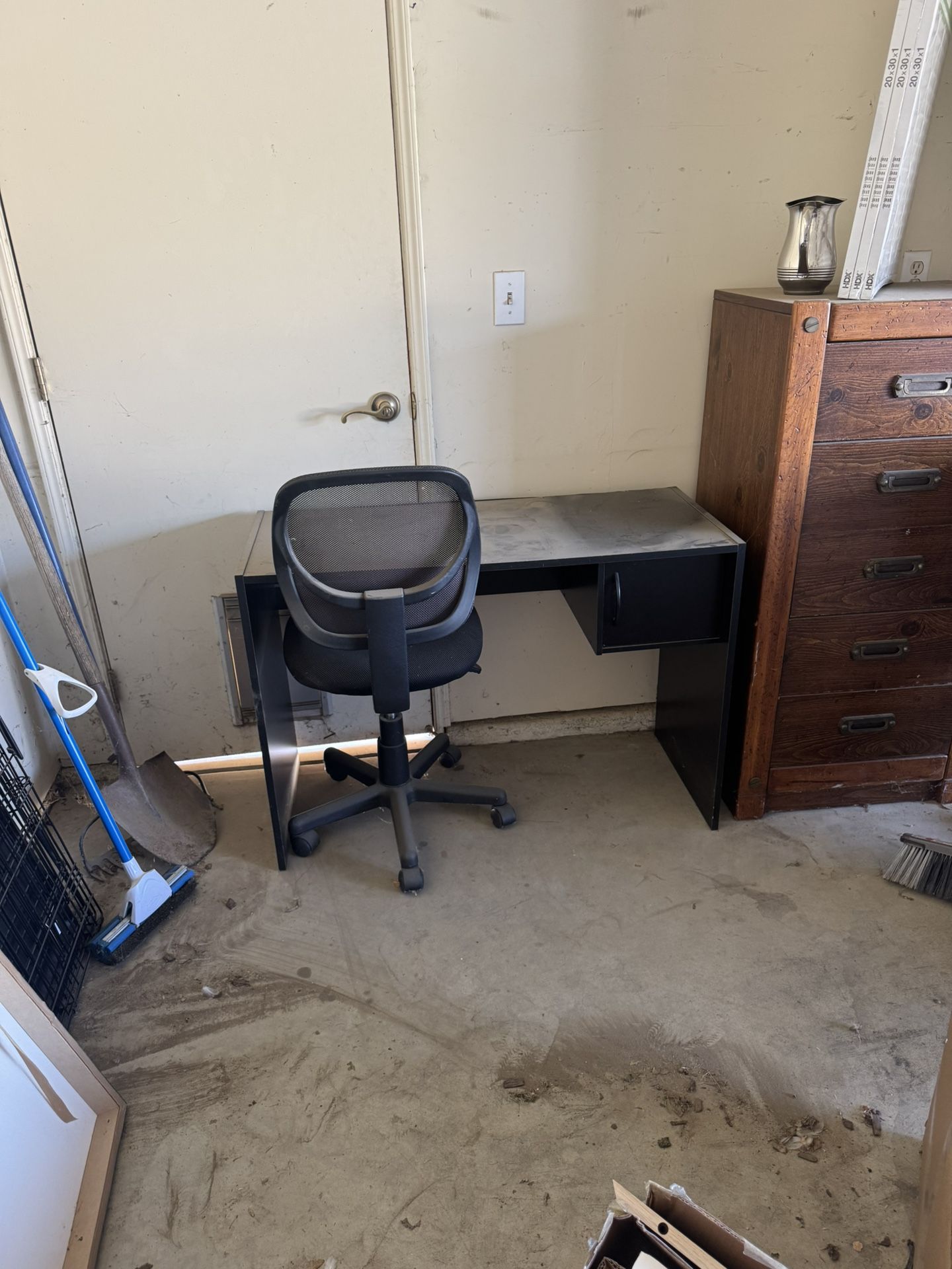 Desk And Chair 