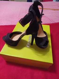 BLACK HEELS