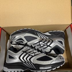 Brand new size 8.5 Nike Pegasus 2005