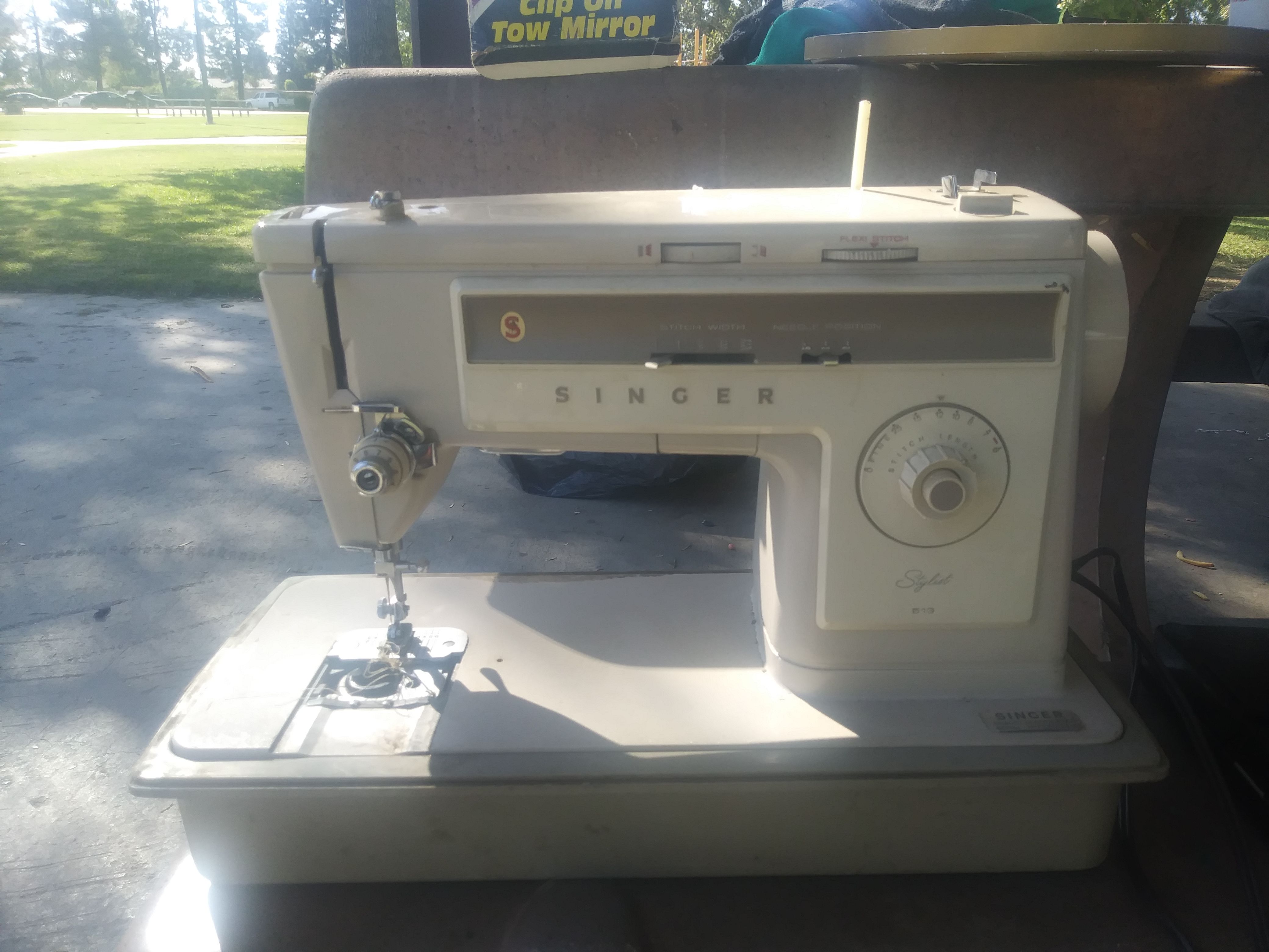 Singer sewing machine for Sale in Bakersfield, CA - OfferUp