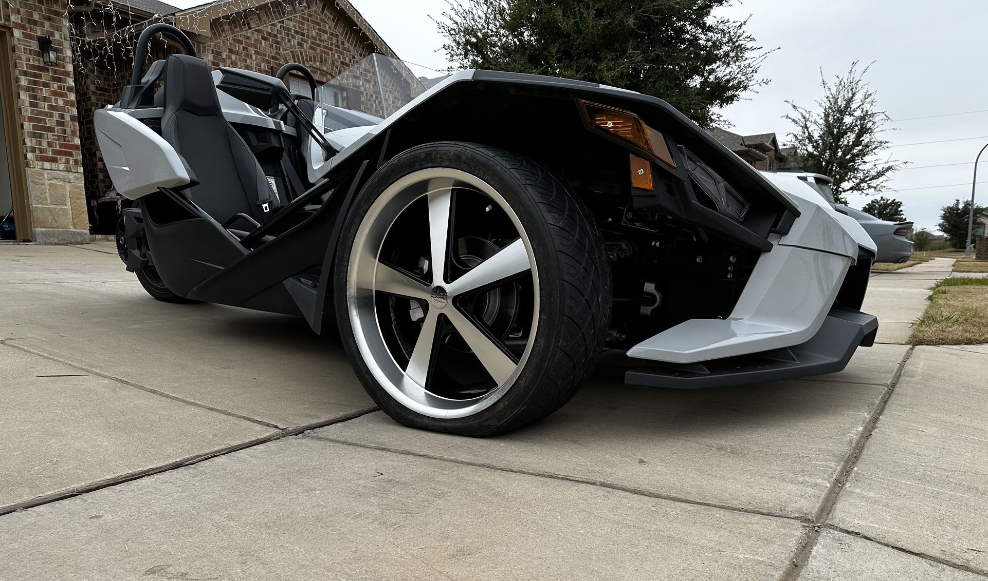 KMC 22’s Polaris Slingshot