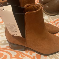 Boots (Size 7) $34.99 Sells For 15.00 ( Tags On)