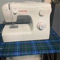 Singer Traditional Sewing Machine 