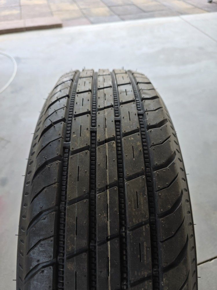 Trailer Tire ST225/75R15. Lug 5x115