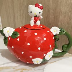 Hello Kitty Teapot 