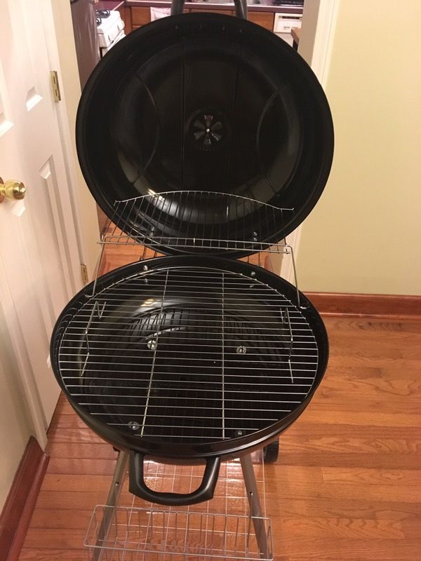 River grill pioneer bbq 22.5 In + accessories (used 3 times)