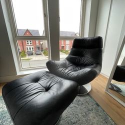 Single Vintage Swivel Leather Chairs With Foot Rests (Set of 2 - 4 Pieces)