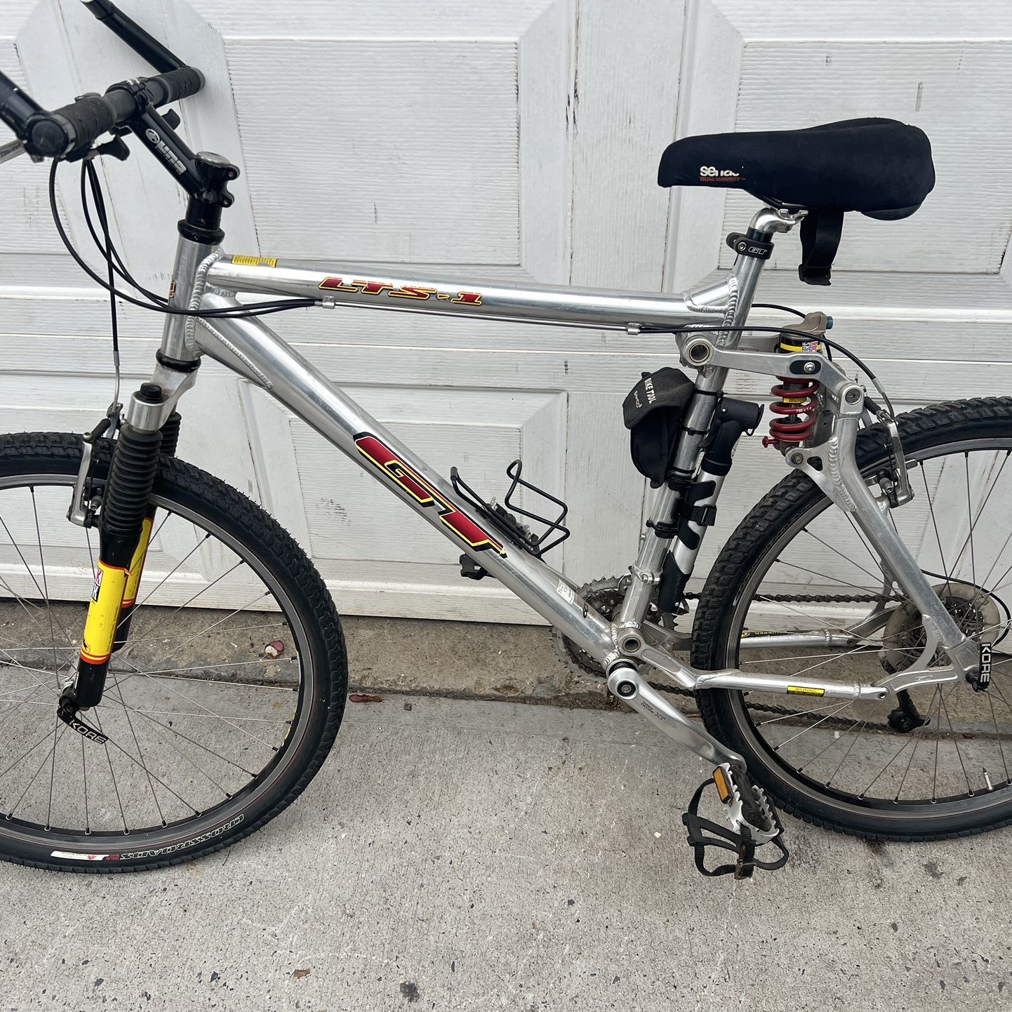 GT LTS- 1 Mountain Bike for Sale in The Bronx, NY - OfferUp