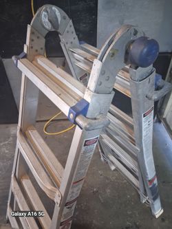 Adjustable ladder