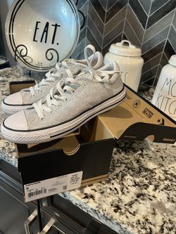 Converse Size 8 Women Black/White 