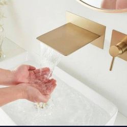 Sturdy Luxury Waterfall Faucet Bathtub Spout In Brushed Gold