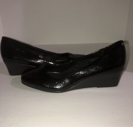 New Life Stride size 8 shiny black dressy wedge shoes
