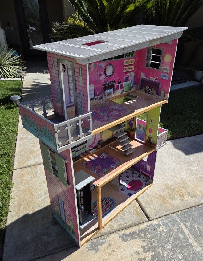 Kids tall doll house π