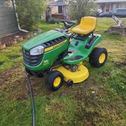 John Deere  Riding  Mower  D105