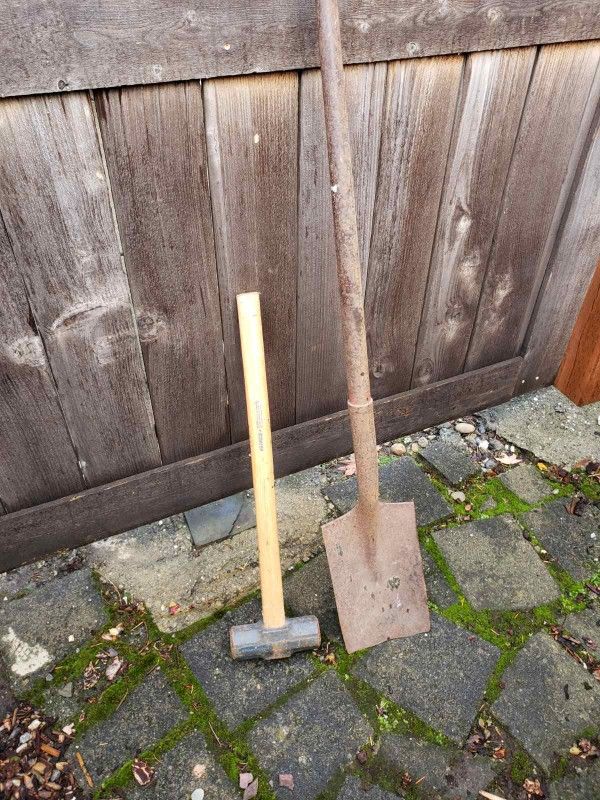 Warwood Sledge Hammer And Square Digging Shovel