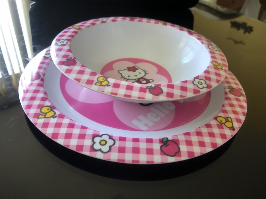 Hello kitty toddler plate set