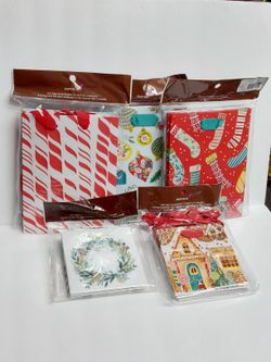 Papyrus holiday gift bag Wrapping bundle- 24 Bags-NWT