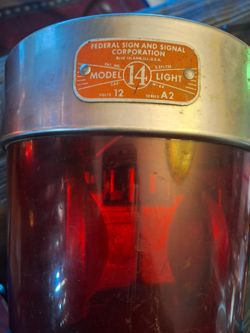 Federal signal model 14 Light. Very  Nice Collectible, Fire Engine Red.