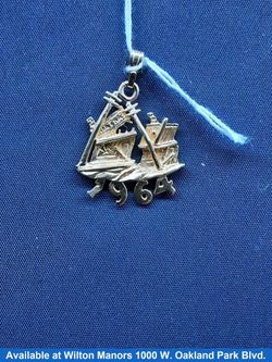 Symbol Pendant - Yellow Gold 10k (.417) 1.8 grams