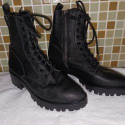Boots Dolce Vita , Size 6 , New