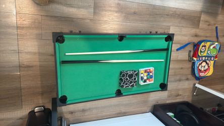 Mini pool table (slightly used)