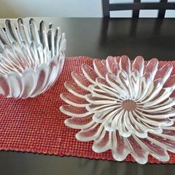 Pair of Studio Nova (Mikasa) Solaris serving bowls, and platters