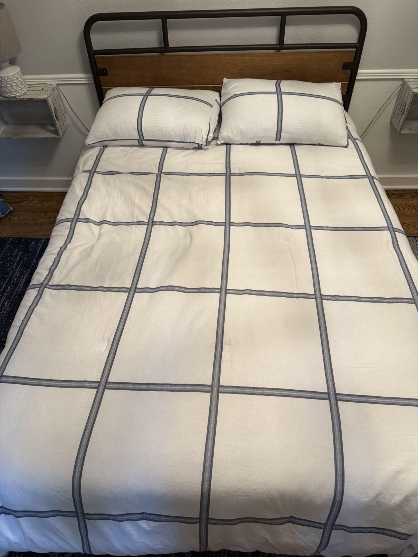 Like New Full Sized Bed (frame, Headboard, Mattress And Bedding Included)