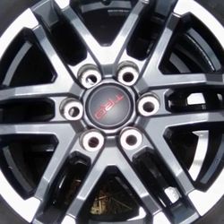 4 Toyota TRD 18' 6 lug rims and 265 65 r18 tires