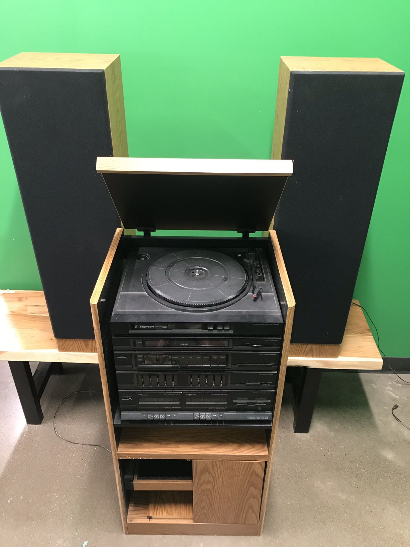 EMERSON stereo audio center k with two large speakers.