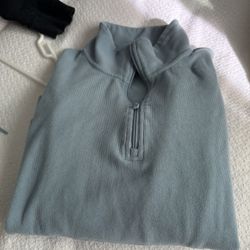 USED SET FOR WOMEN ..SIZE LARGE …$5 Dlls 