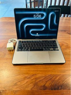 Apple MacBook Pro Touch Bar  & Touch ID , (Retina, 13-inch, Year 2020) 8GB ,Chip M1 ,256GB SSD ,39 Battery Cycles