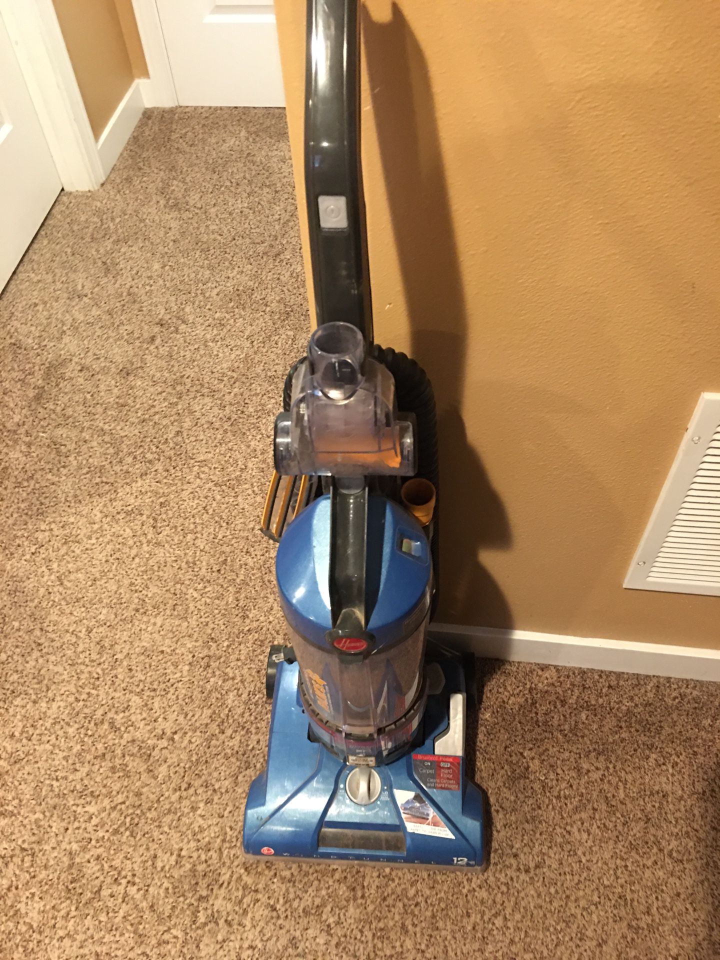 Hoover Vacuum Cleaner. Great 4 Pets W/ Manual And All Attachments 