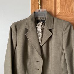 Brand New Jones Wear Womens  2pc. Skirt Suit Size 8