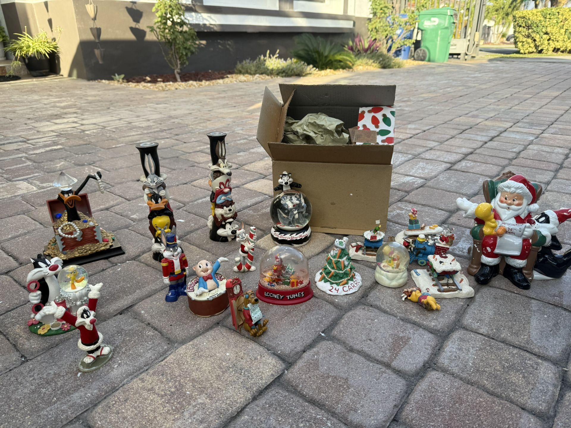 Vintage 1990s Looney Tunes Figures
