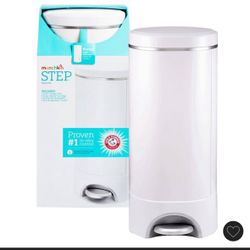 Munchkin STEP Diaper Pail.  